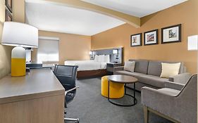 Comfort Inn & Suites Kansas City - Northeast